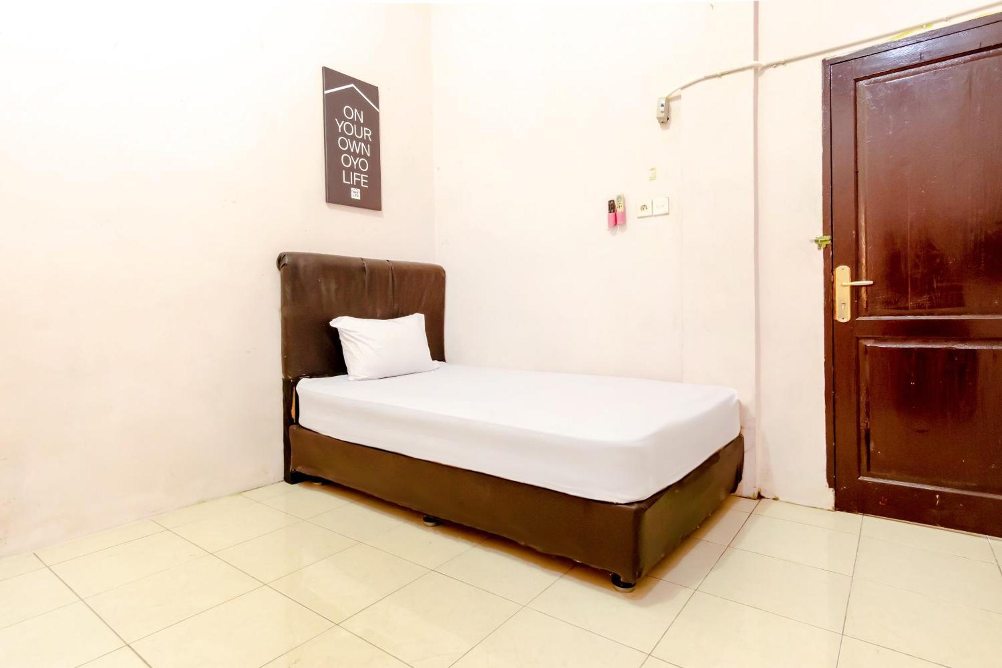 Oyo Life 1839 Samantha Kost Hotel Medan Exterior photo