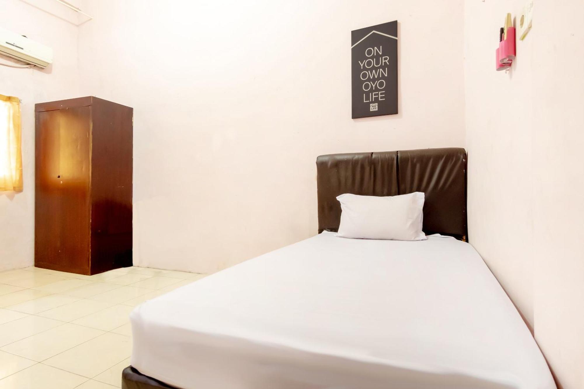 Oyo Life 1839 Samantha Kost Hotel Medan Exterior photo
